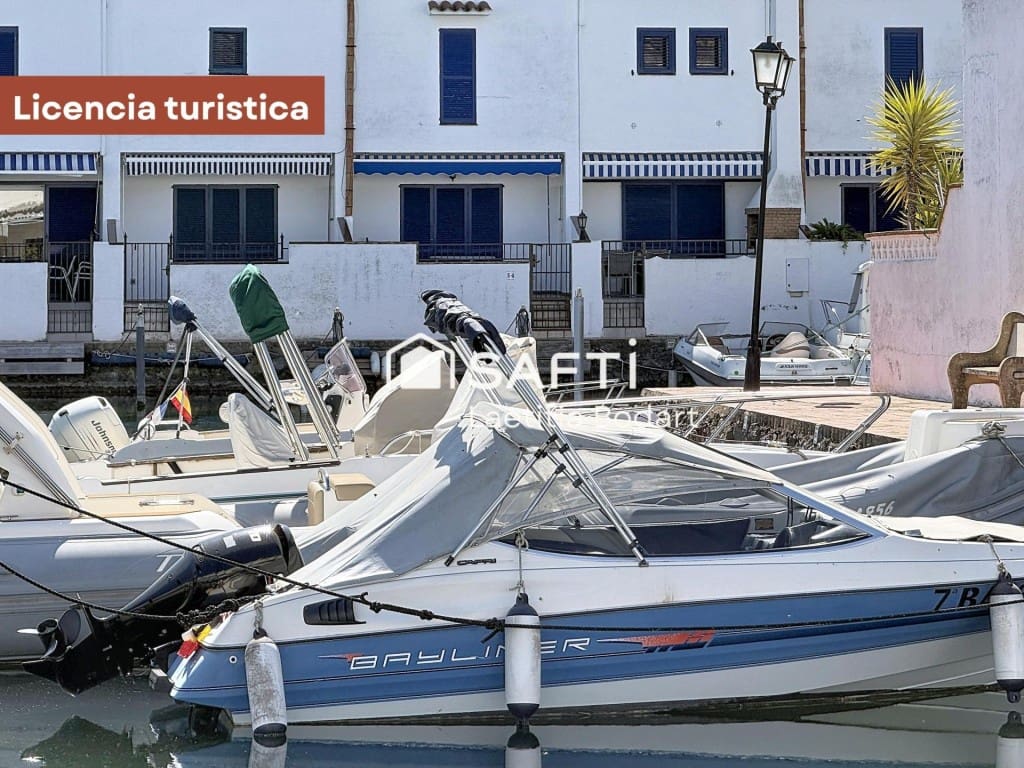 4 bedroom Terraced Villa for sale in Empuriabrava - € 390,000 (Ref: 10168417)
