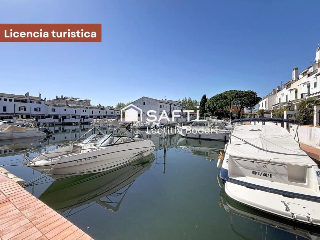 4 bedroom Terraced Villa for sale in Empuriabrava - € 390,000 (Ref: 10168417)
