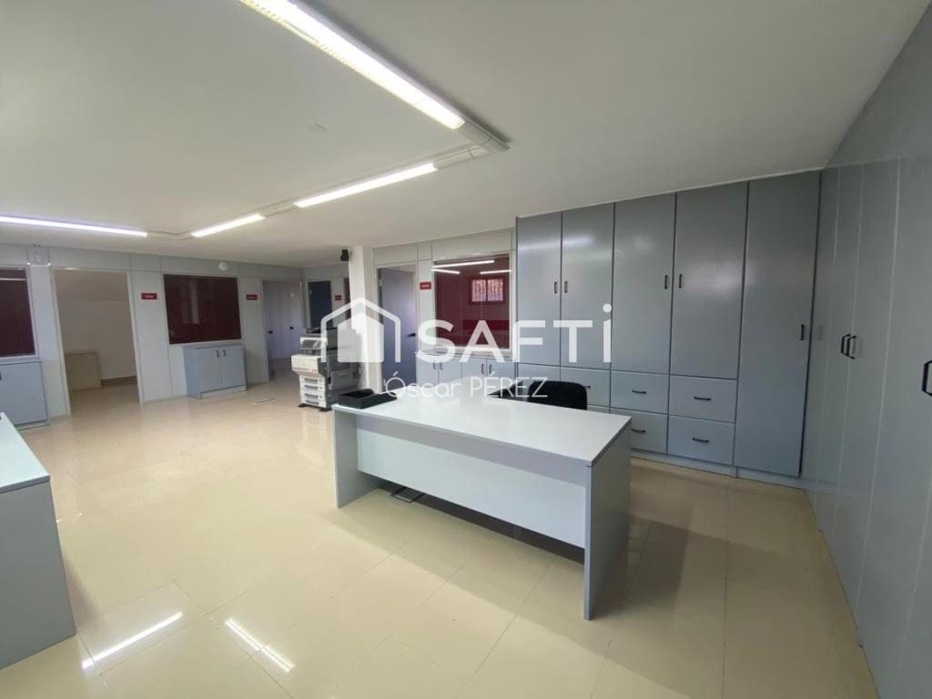 Commercieel te koop in Las Palmas de Gran Canaria - € 160.000 (Ref: 10168418)
