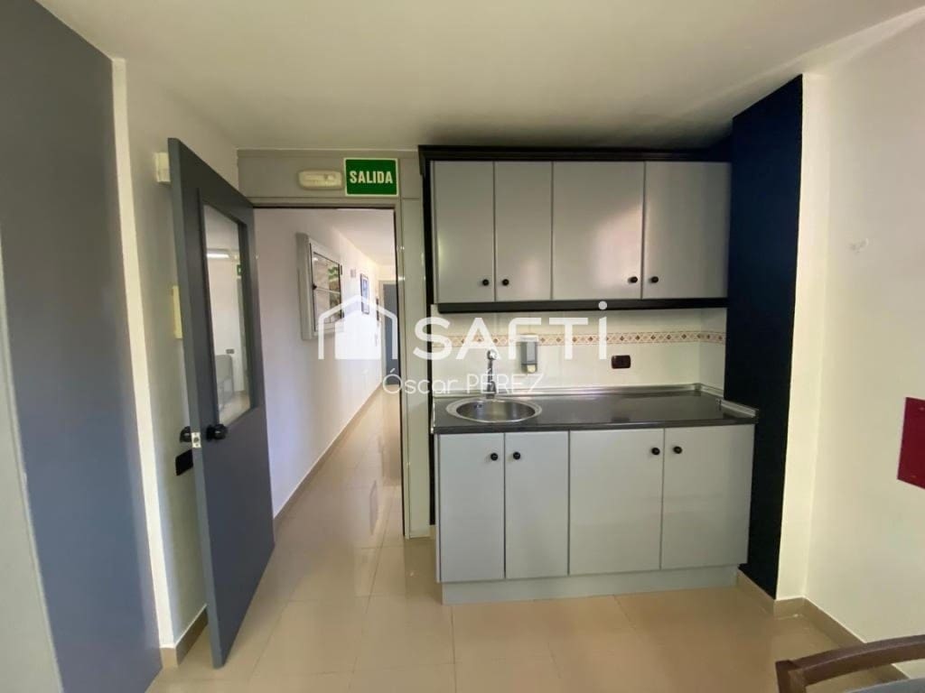 Commercieel te koop in Las Palmas de Gran Canaria - € 160.000 (Ref: 10168418)