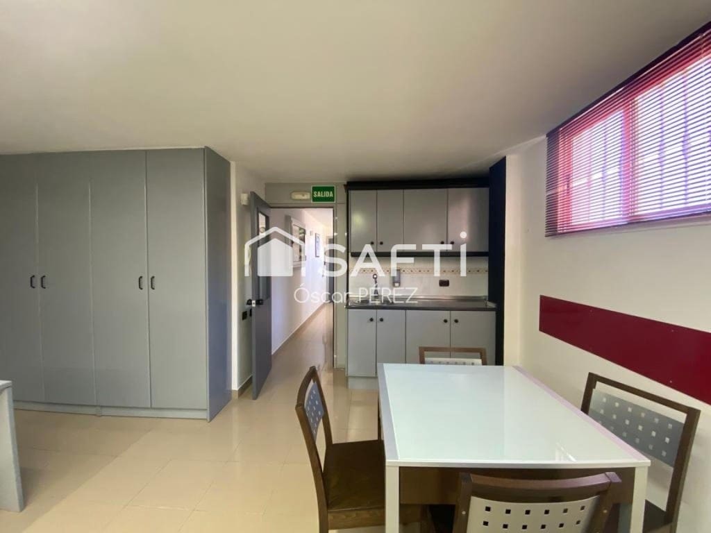 Commercieel te koop in Las Palmas de Gran Canaria - € 160.000 (Ref: 10168418)