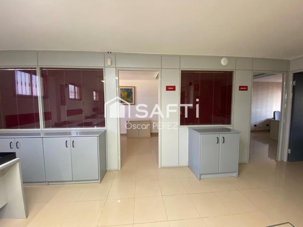 Commercieel te koop in Las Palmas de Gran Canaria - € 160.000 (Ref: 10168418)