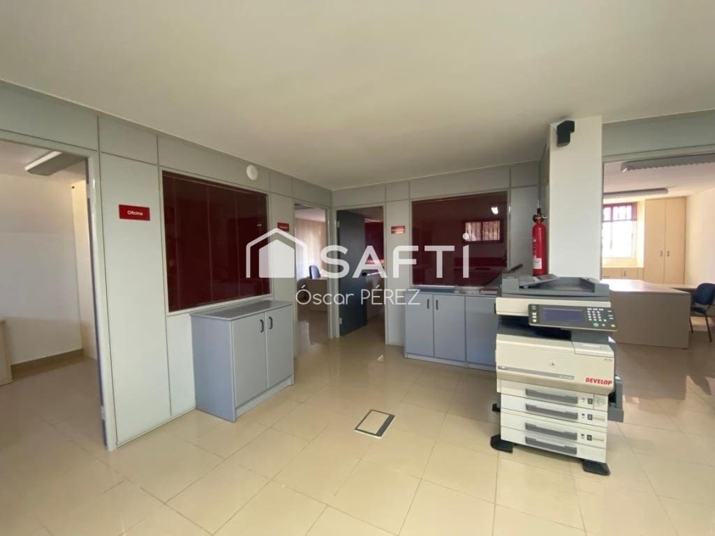Commercieel te koop in Las Palmas de Gran Canaria - € 160.000 (Ref: 10168418)