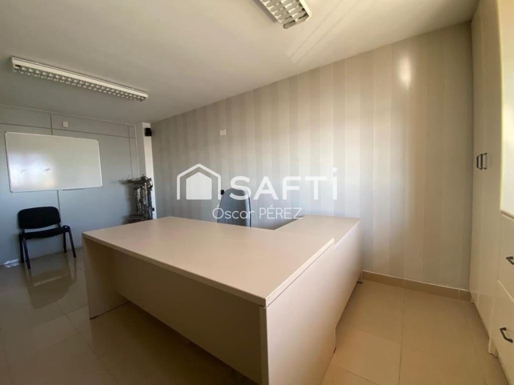 Commercieel te koop in Las Palmas de Gran Canaria - € 160.000 (Ref: 10168418)