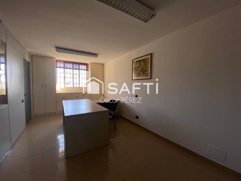 Commercieel te koop in Las Palmas de Gran Canaria - € 160.000 (Ref: 10168418)