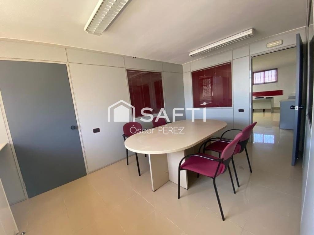 Commercieel te koop in Las Palmas de Gran Canaria - € 160.000 (Ref: 10168418)