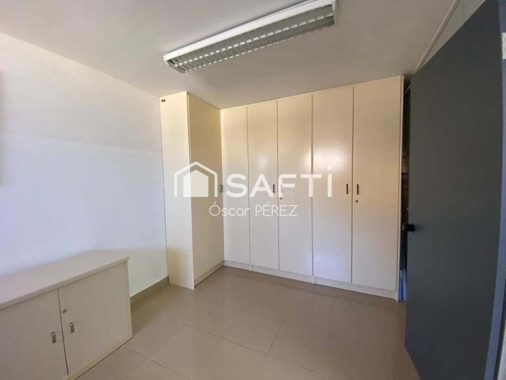 Commercieel te koop in Las Palmas de Gran Canaria - € 160.000 (Ref: 10168418)