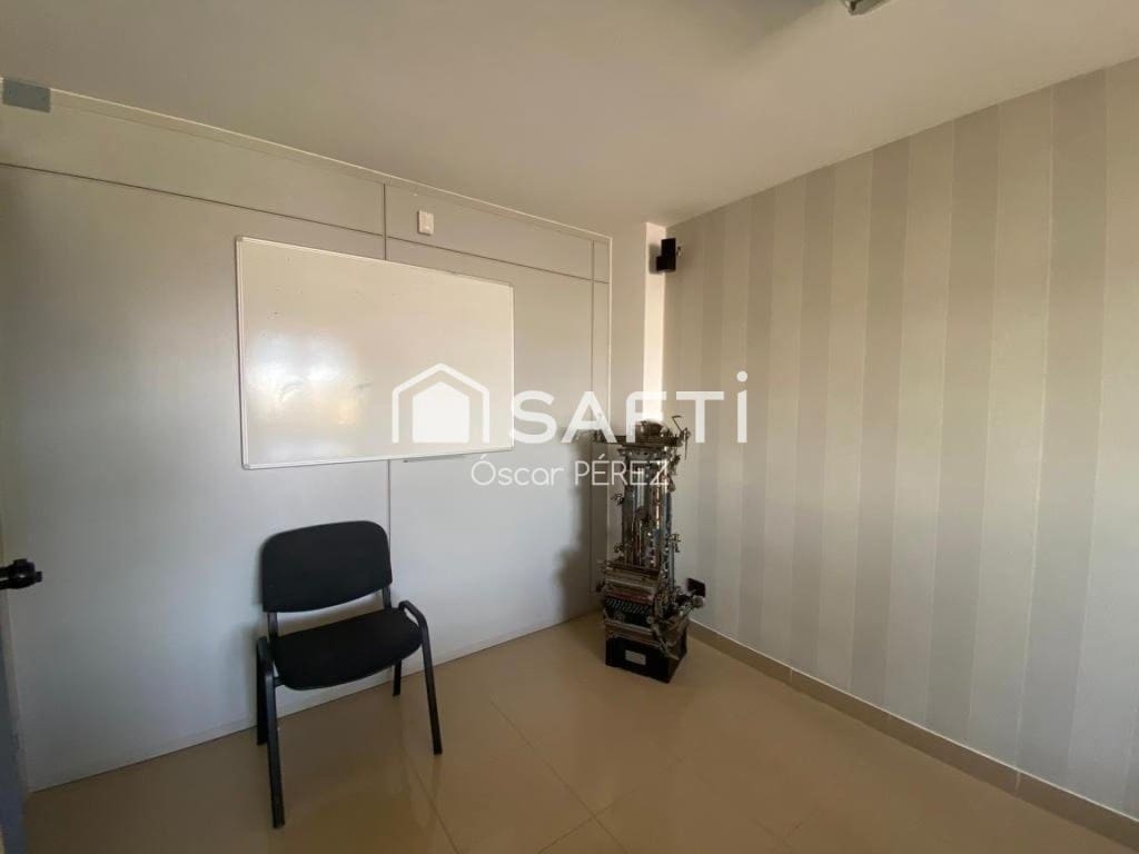 Commercieel te koop in Las Palmas de Gran Canaria - € 160.000 (Ref: 10168418)