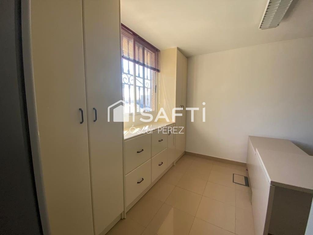 Commercieel te koop in Las Palmas de Gran Canaria - € 160.000 (Ref: 10168418)