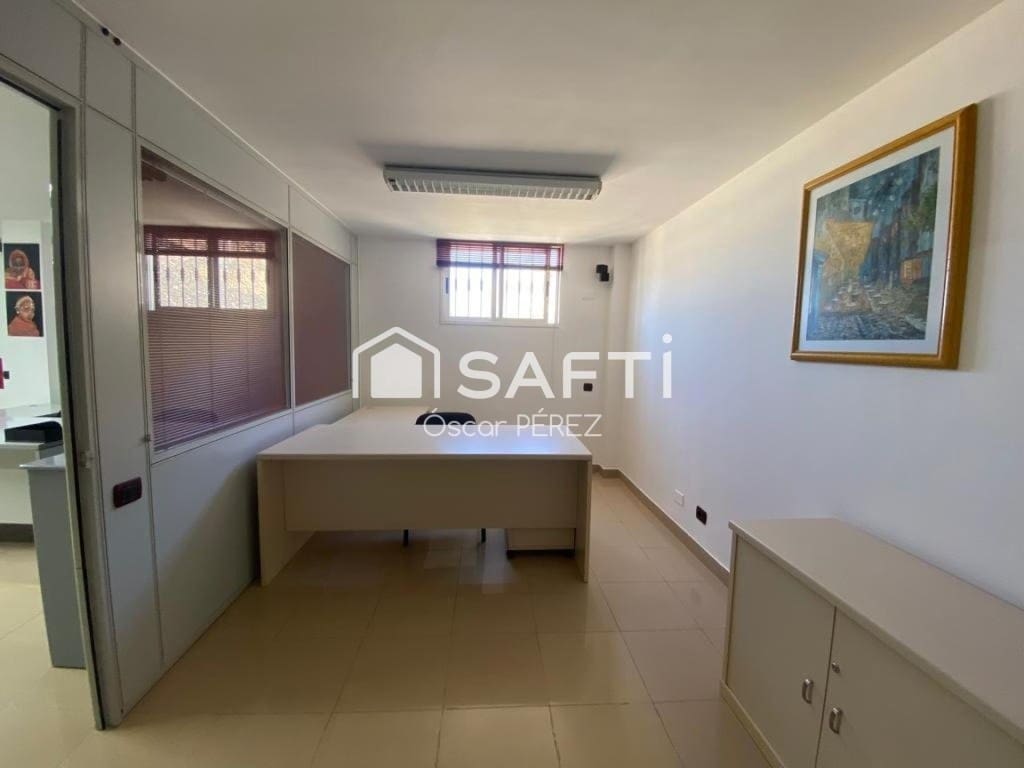 Commercieel te koop in Las Palmas de Gran Canaria - € 160.000 (Ref: 10168418)
