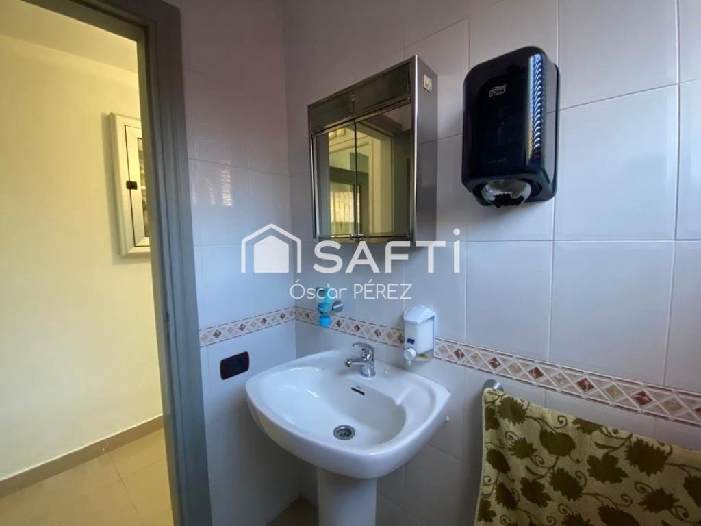 Commercieel te koop in Las Palmas de Gran Canaria - € 160.000 (Ref: 10168418)