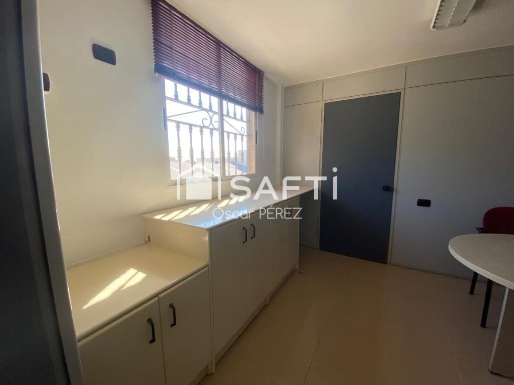 Commercieel te koop in Las Palmas de Gran Canaria - € 160.000 (Ref: 10168418)