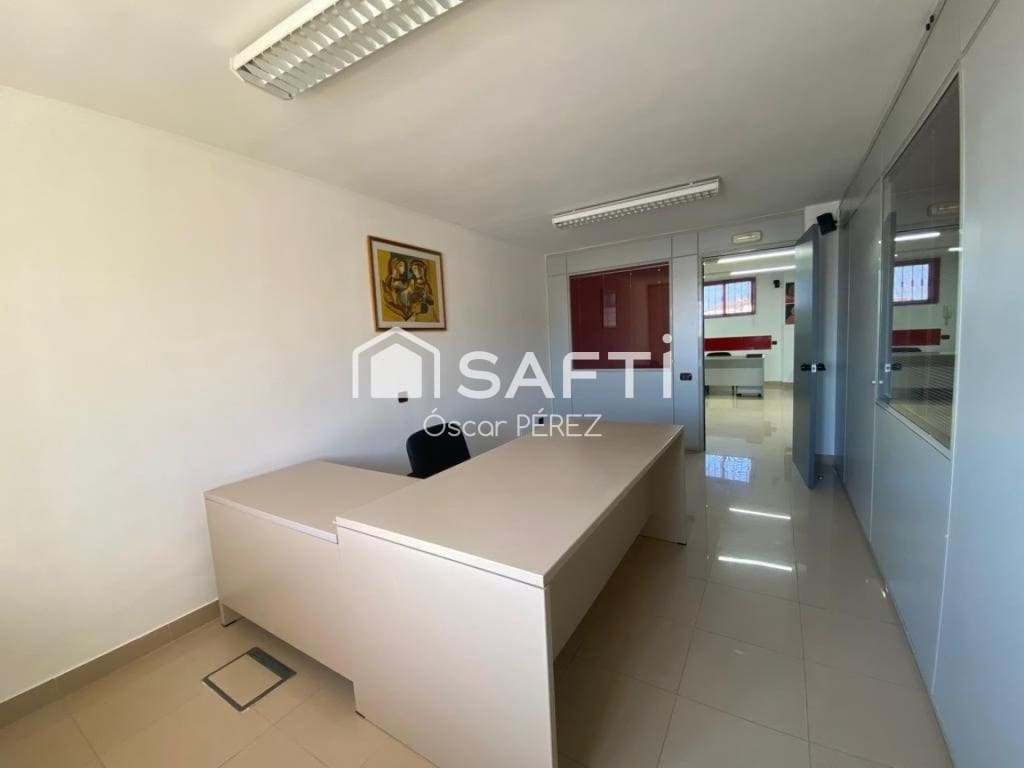Commercieel te koop in Las Palmas de Gran Canaria - € 160.000 (Ref: 10168418)