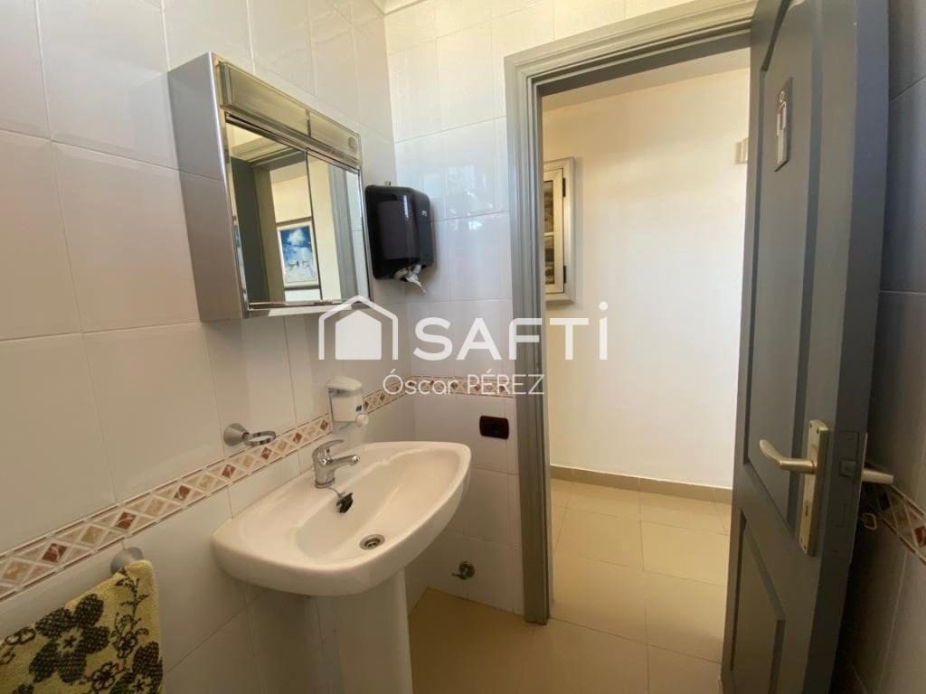 Commercieel te koop in Las Palmas de Gran Canaria - € 160.000 (Ref: 10168418)