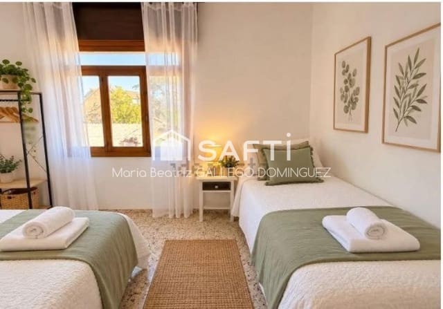 Chalet de 5 habitaciones en Redondela en venta con garaje - 299.000 € (Ref: 10173498)
