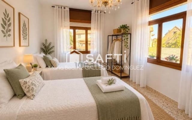 Chalet de 5 habitaciones en Redondela en venta con garaje - 299.000 € (Ref: 10173498)