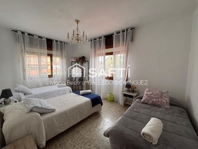 Chalet de 5 habitaciones en Redondela en venta con garaje - 299.000 € (Ref: 10173498)