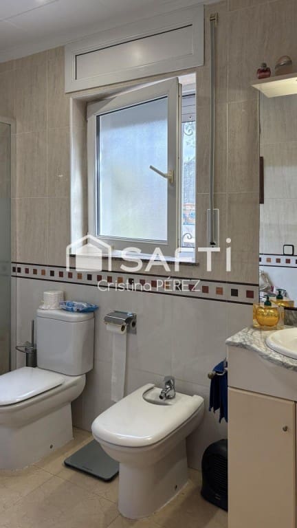6 bedroom Villa for sale in Blanes with pool garage - € 570,000 (Ref: 10177026)