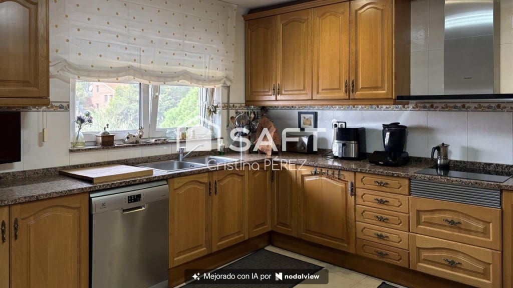 6 bedroom Villa for sale in Blanes with pool garage - € 570,000 (Ref: 10177026)