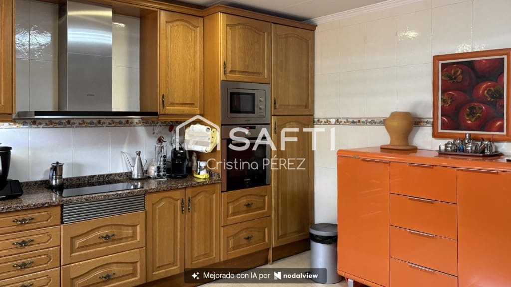 6 bedroom Villa for sale in Blanes with pool garage - € 570,000 (Ref: 10177026)