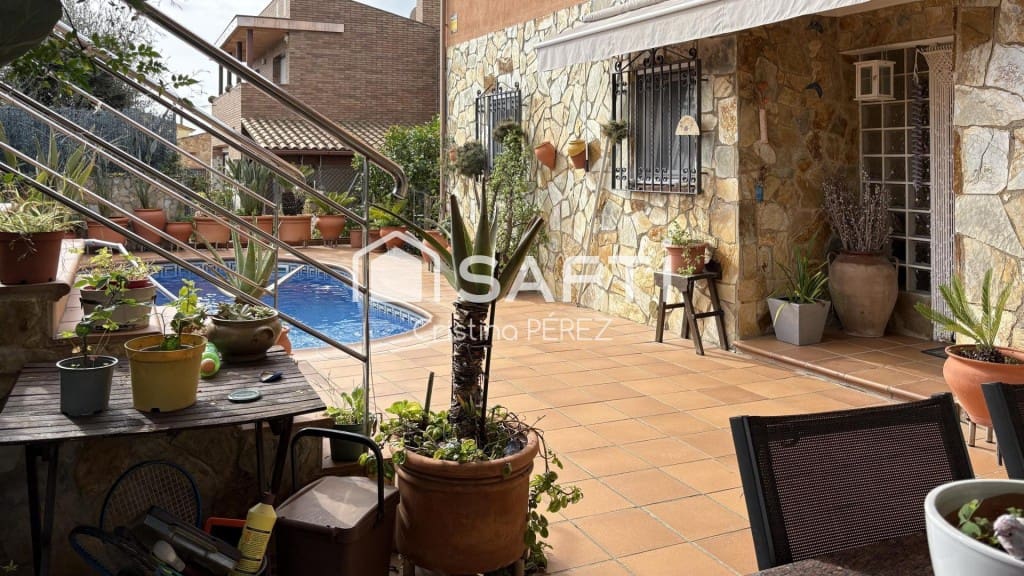 6 bedroom Villa for sale in Blanes with pool garage - € 570,000 (Ref: 10177026)