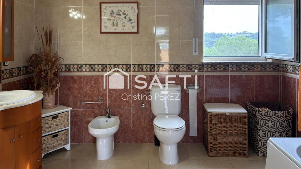6 bedroom Villa for sale in Blanes with pool garage - € 570,000 (Ref: 10177026)