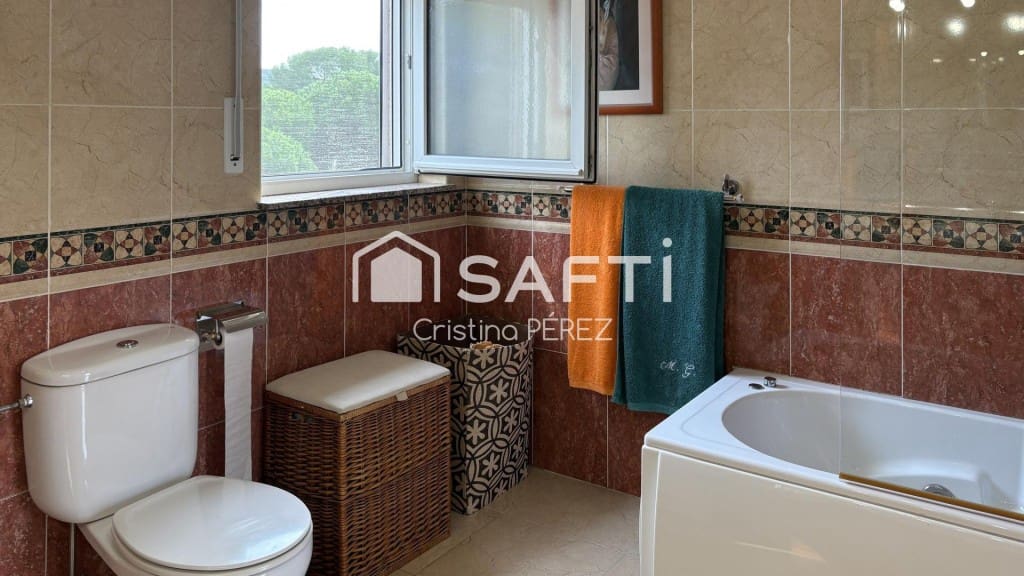 6 bedroom Villa for sale in Blanes with pool garage - € 570,000 (Ref: 10177026)