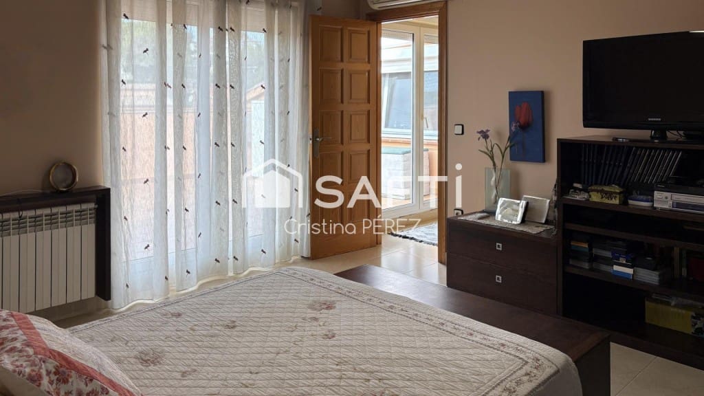 6 bedroom Villa for sale in Blanes with pool garage - € 570,000 (Ref: 10177026)