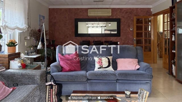 6 bedroom Villa for sale in Blanes with pool garage - € 570,000 (Ref: 10177026)