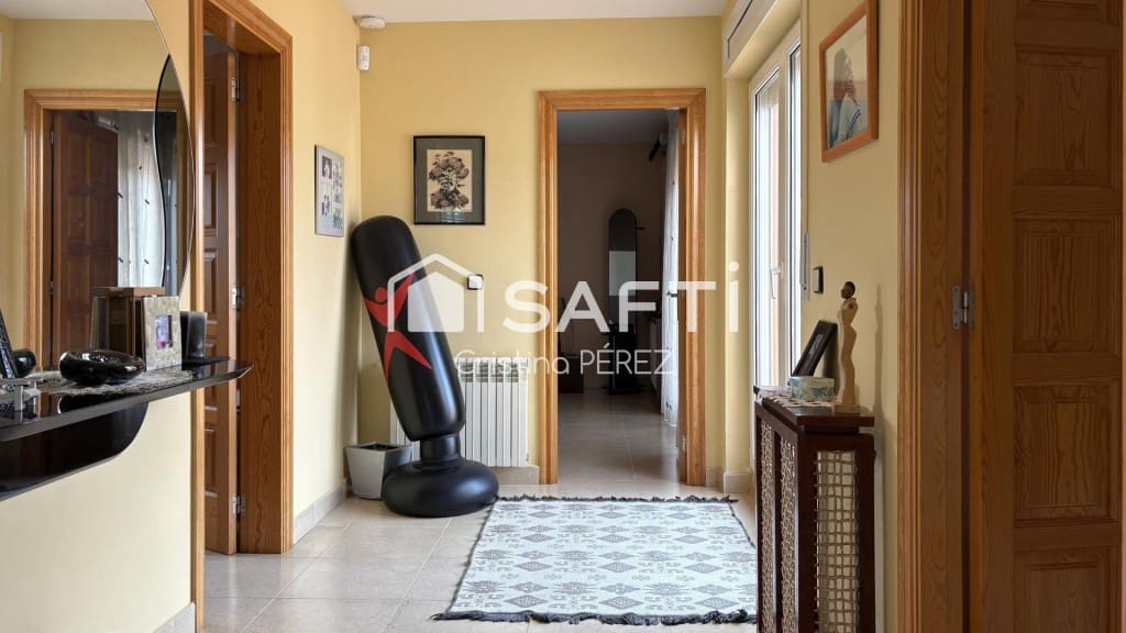 6 bedroom Villa for sale in Blanes with pool garage - € 570,000 (Ref: 10177026)