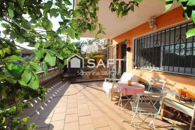 3 sovrum Villa till salu i Urbanitzacions del Nord, Lloret de Mar med garage - 279 000 € (Ref: 10177028)