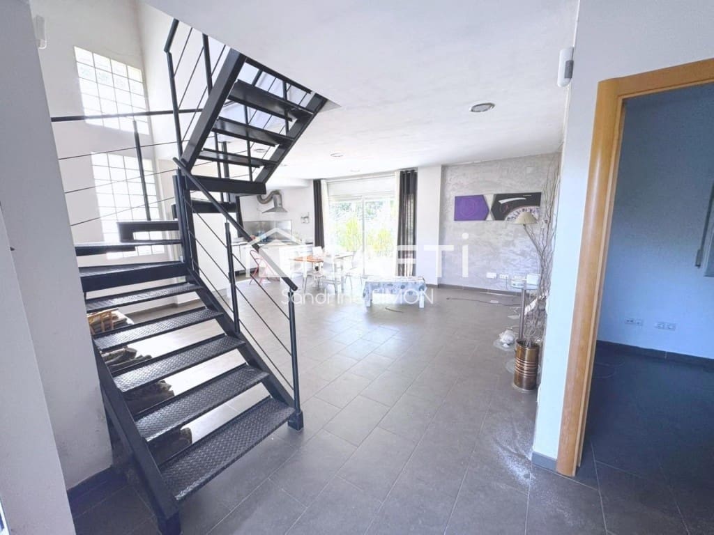 4 sovrum Villa till salu i Lloret de Mar med garage - 275 000 € (Ref: 10177029)