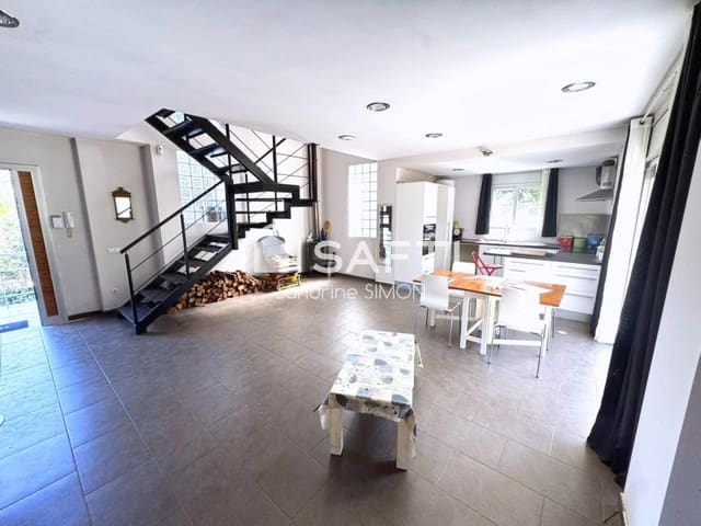 4 sovrum Villa till salu i Urbanitzacions del Nord, Lloret de Mar med garage - 275 000 € (Ref: 10177029)