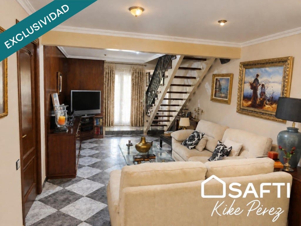 4 bedroom Villa for sale in Sant Vicenc de Castellet with garage - € 545,000 (Ref: 10177034)