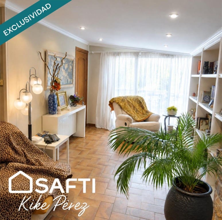 4 bedroom Villa for sale in Sant Vicenc de Castellet with garage - € 545,000 (Ref: 10177034)
