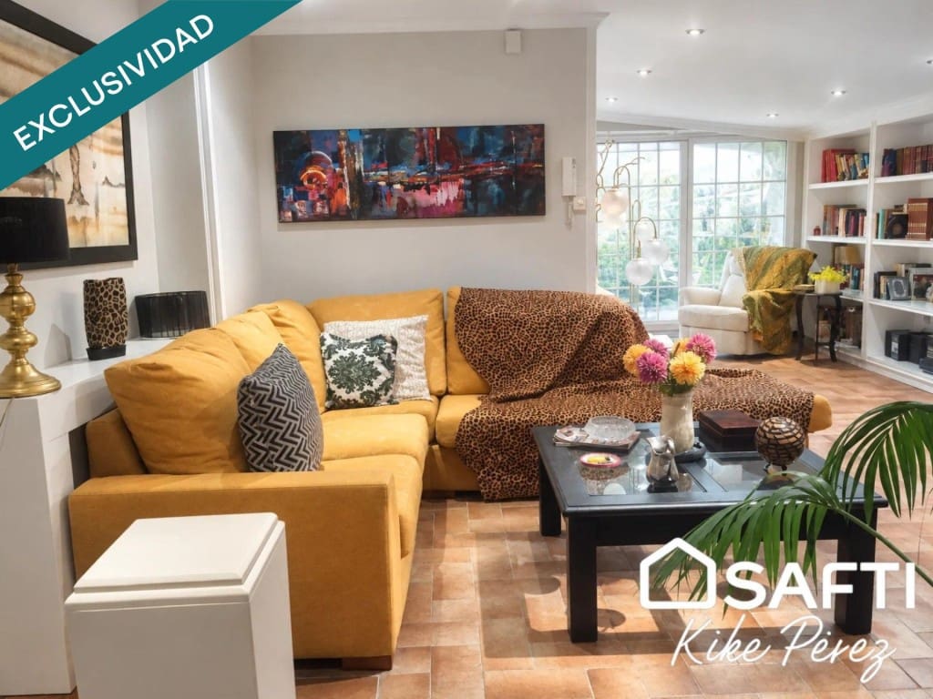 4 bedroom Villa for sale in Sant Vicenc de Castellet with garage - € 545,000 (Ref: 10177034)