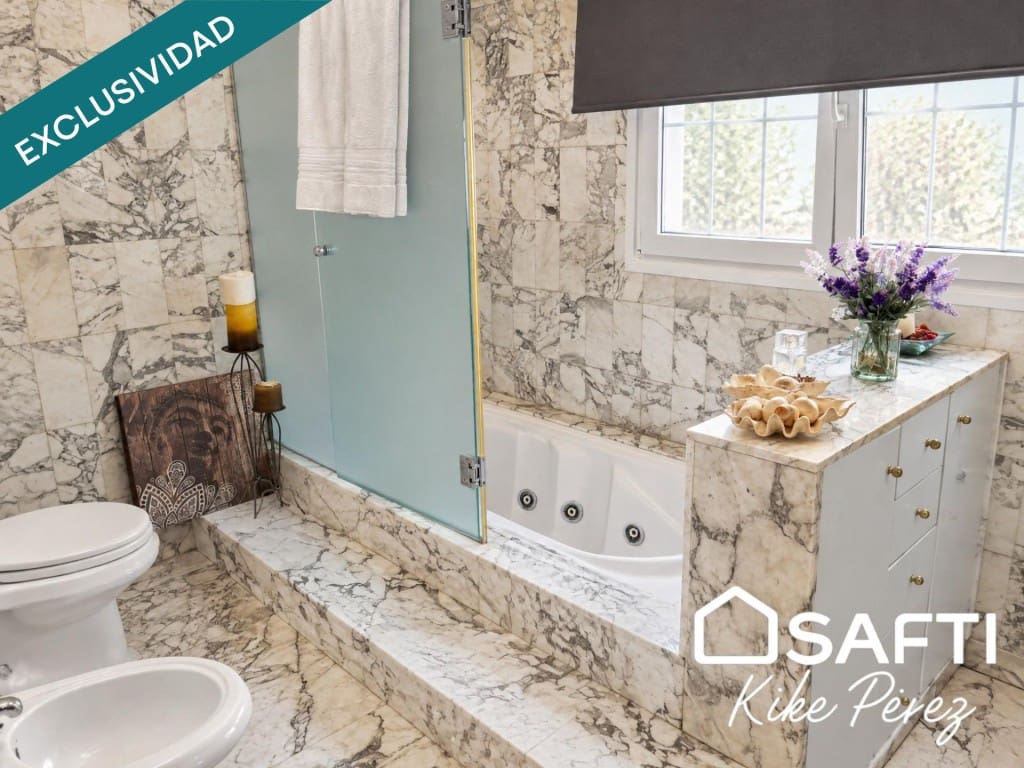 4 bedroom Villa for sale in Sant Vicenc de Castellet with garage - € 545,000 (Ref: 10177034)