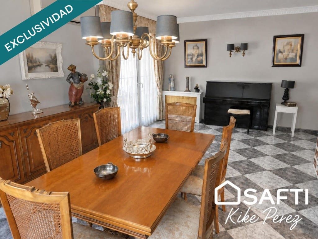 4 bedroom Villa for sale in Sant Vicenc de Castellet with garage - € 545,000 (Ref: 10177034)