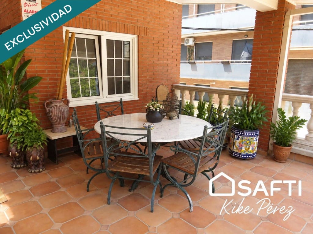 4 bedroom Villa for sale in Sant Vicenc de Castellet with garage - € 545,000 (Ref: 10177034)