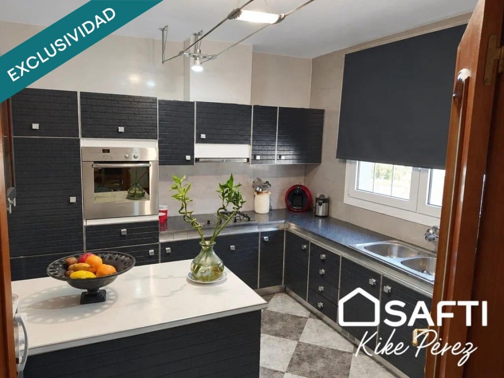4 bedroom Villa for sale in Sant Vicenc de Castellet with garage - € 545,000 (Ref: 10177034)