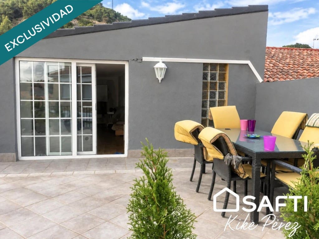 4 bedroom Villa for sale in Sant Vicenc de Castellet with garage - € 545,000 (Ref: 10177034)