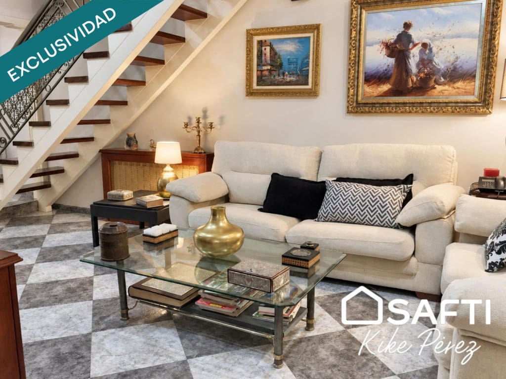 4 bedroom Villa for sale in Sant Vicenc de Castellet with garage - € 545,000 (Ref: 10177034)