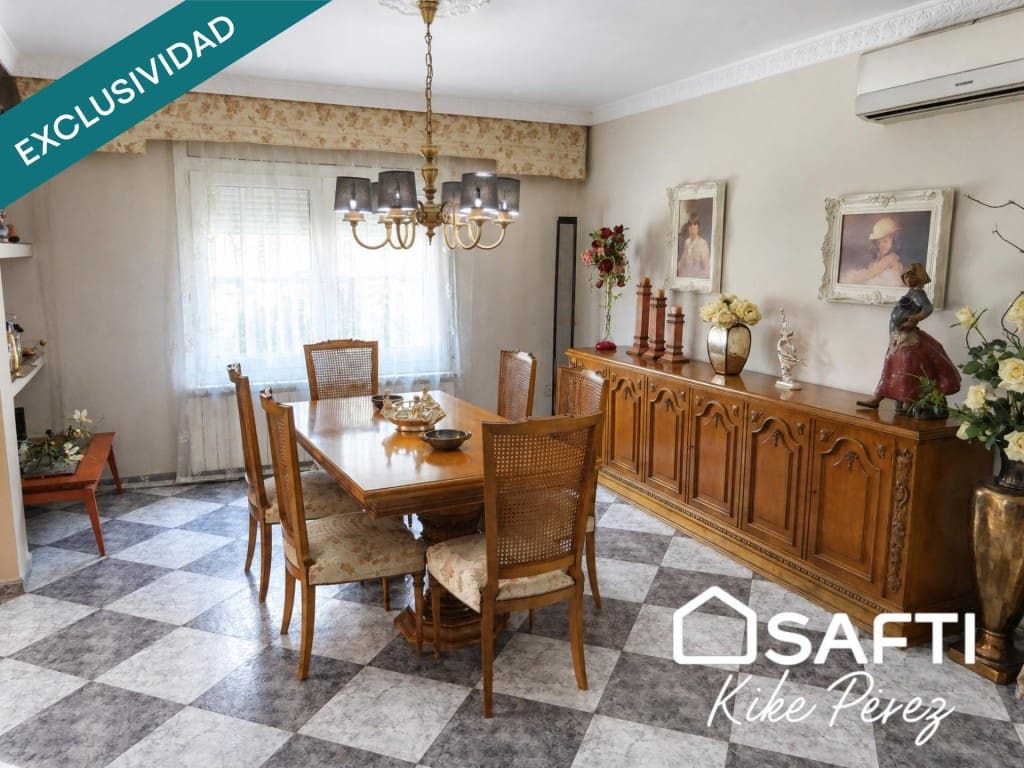 4 bedroom Villa for sale in Sant Vicenc de Castellet with garage - € 545,000 (Ref: 10177034)