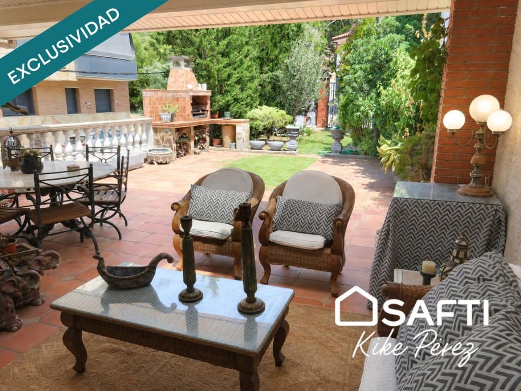4 bedroom Villa for sale in Sant Vicenc de Castellet with garage - € 545,000 (Ref: 10177034)