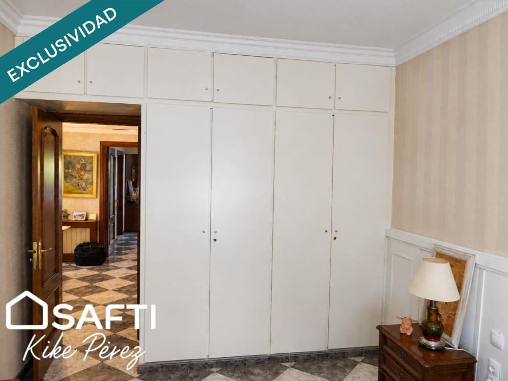 4 bedroom Villa for sale in Sant Vicenc de Castellet with garage - € 545,000 (Ref: 10177034)