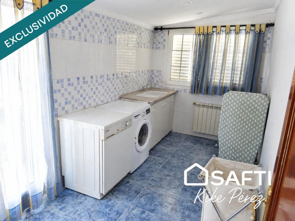 4 bedroom Villa for sale in Sant Vicenc de Castellet with garage - € 545,000 (Ref: 10177034)