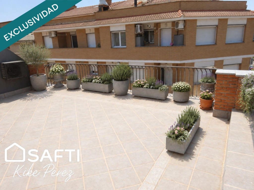 4 bedroom Villa for sale in Sant Vicenc de Castellet with garage - € 545,000 (Ref: 10177034)