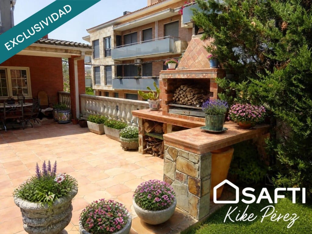 4 bedroom Villa for sale in Sant Vicenc de Castellet with garage - € 545,000 (Ref: 10177034)