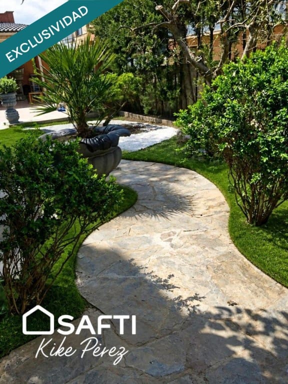 4 bedroom Villa for sale in Sant Vicenc de Castellet with garage - € 545,000 (Ref: 10177034)