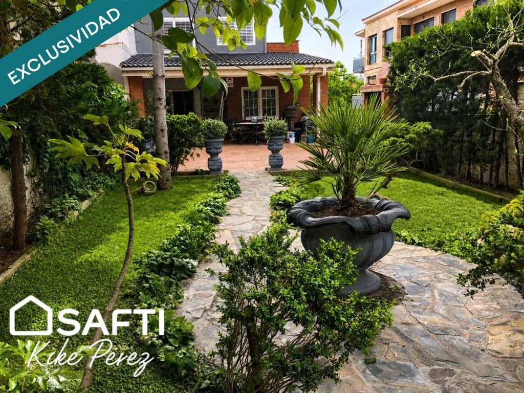 4 bedroom Villa for sale in Sant Vicenc de Castellet with garage - € 545,000 (Ref: 10177034)